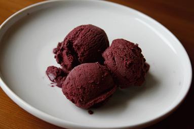 Zdjęcie - Domowe lody  jagodowe  - Przepisy kulinarne ze zdjęciami
