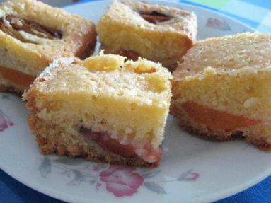 Zdjęcie - Ucierane ciasto z morelami i śliwkami    - Przepisy kulinarne ze zdjęciami