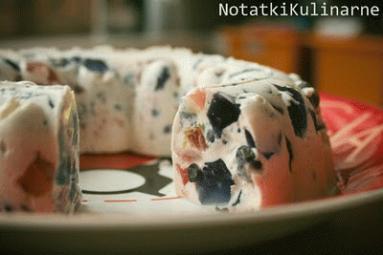 Zdjęcie - Panna cotta z jogurtem, galaretką i borówkami - Przepisy kulinarne ze zdjęciami