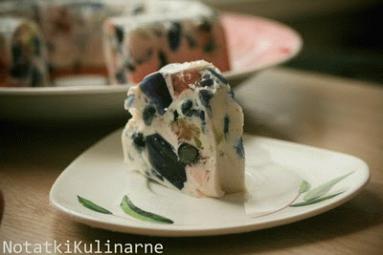 Zdjęcie - Panna cotta z jogurtem, galaretką i borówkami - Przepisy kulinarne ze zdjęciami
