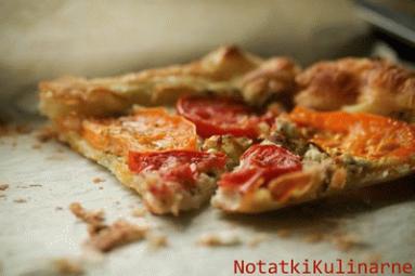 Zdjęcie - Tarta z pomidorami i pesto - Przepisy kulinarne ze zdjęciami
