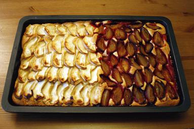 Zdjęcie - Ciasto  śliwkowo-jabłkowe  - Przepisy kulinarne ze zdjęciami