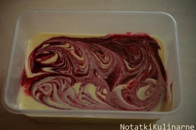 Zdjęcie - Lody waniliowe z malinami - Przepisy kulinarne ze zdjęciami