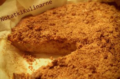 Zdjęcie - Muffinkowy placek jabłkowy z ciasteczkami amaretti na Dzień Jabłka - Przepisy kulinarne ze zdjęciami