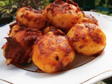 Zdjęcie - Młode ziemniaki na  czerwono  - Przepisy kulinarne ze zdjęciami
