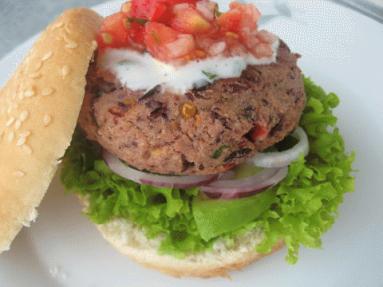 Zdjęcie - Mexican bean burgers (Meksykańskie burgery z  fasoli)  - Przepisy kulinarne ze zdjęciami
