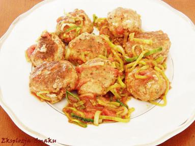 Zdjęcie - Kulki mięsne w sosie  warzywnym  - Przepisy kulinarne ze zdjęciami
