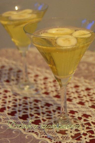 Zdjęcie - Drink z szampanem   - Przepisy kulinarne ze zdjęciami