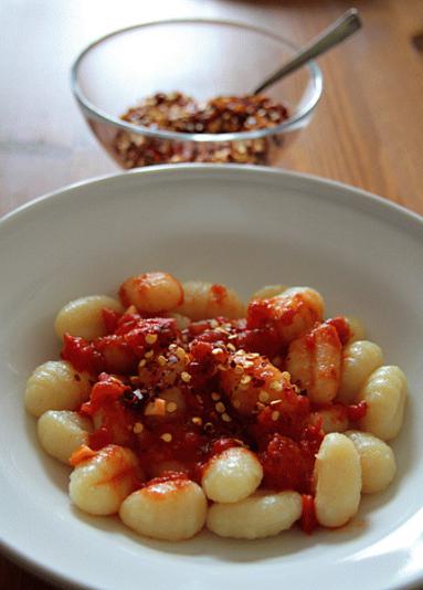 Zdjęcie - Gnocchi z sosem  pomidorowym  - Przepisy kulinarne ze zdjęciami