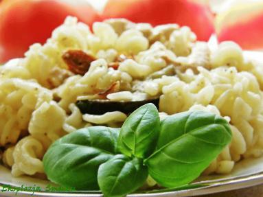 Zdjęcie - Makaron z suszonymi pomidorami i serkiem  mascarpone  - Przepisy kulinarne ze zdjęciami