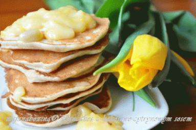 Zdjęcie - Banana pancakes with lemon coconut curd   - Przepisy kulinarne ze zdjęciami
