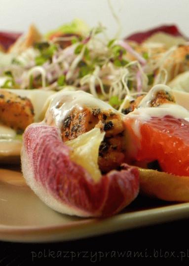 Zdjęcie - Łódeczki z cykorii z grejpfrutem i kurczakiem  - Przepisy kulinarne ze zdjęciami