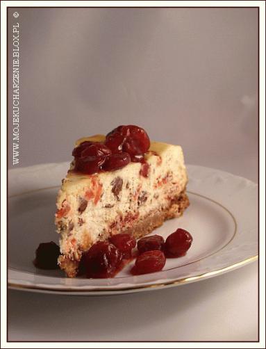 Zdjęcie - Sernik z wiśniami i czekoladą wg Jamiego Olivera  - Przepisy kulinarne ze zdjęciami