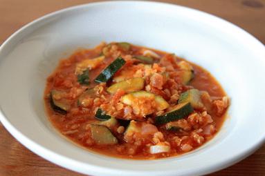 Zdjęcie - Wegańska zupa z cukinii i  soczewicy  - Przepisy kulinarne ze zdjęciami