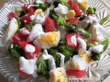 Zdjęcie - Sałatka brokułowa z jajkiem  - Przepisy kulinarne ze zdjęciami