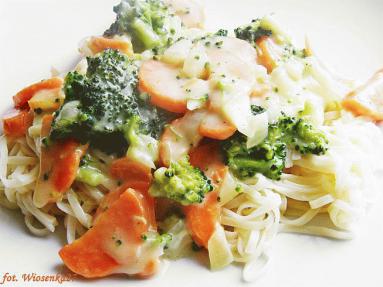 Zdjęcie - Makaron w  warzywnym  sosie  - Przepisy kulinarne ze zdjęciami