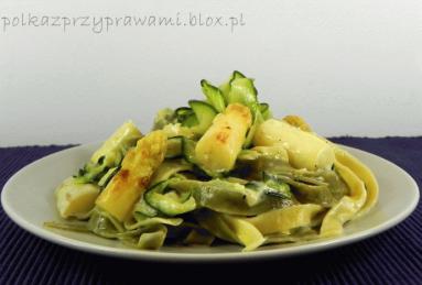 Zdjęcie - Tagliatelle z cukinią i szparagami w gorgonzoli  - Przepisy kulinarne ze zdjęciami