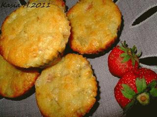 Zdjęcie - Muffiny z rabarbarem - Przepisy kulinarne ze zdjęciami