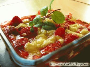 Zdjęcie - Crumble truskawkowe z migdałami - Przepisy kulinarne ze zdjęciami