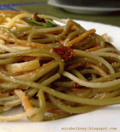 Zdjęcie - Spaghetti z rukolą - Przepisy kulinarne ze zdjęciami