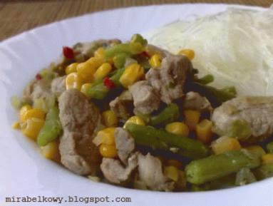 Zdjęcie - Smażona wieprzowina z kukurydzą i fasolką - Przepisy kulinarne ze zdjęciami