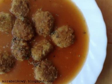 Zdjęcie - Pikantna zupa z klopsikami - Przepisy kulinarne ze zdjęciami