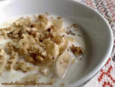 Zdjęcie - Owsianka bananowa z jogurtem - Przepisy kulinarne ze zdjęciami