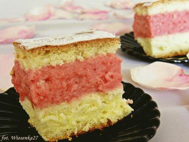 Zdjęcie - Ciasto z jogurtową masą  truskawkową  - Przepisy kulinarne ze zdjęciami