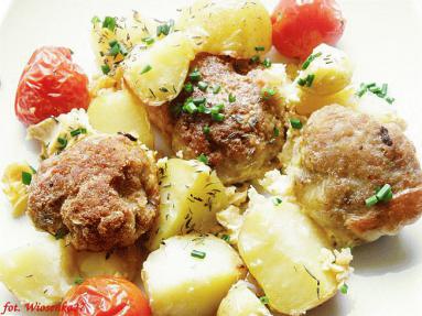 Zdjęcie - Pulpety zapiekane z ziemniakami i  pomidorami  - Przepisy kulinarne ze zdjęciami