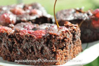 Zdjęcie - Brownies z czereśniami  - Przepisy kulinarne ze zdjęciami