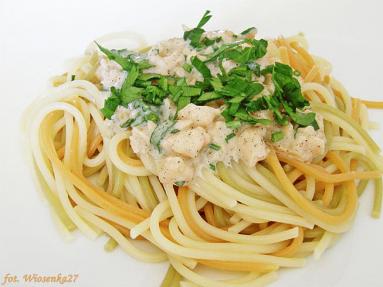 Zdjęcie - Spaghetti z wędzonym  łososiem  - Przepisy kulinarne ze zdjęciami