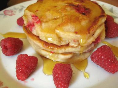 Zdjęcie - Pancakes z  malinami  - Przepisy kulinarne ze zdjęciami