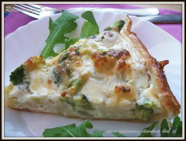 Zdjęcie - Warzywna tarta z sosem serowo-czosnkowym  - Przepisy kulinarne ze zdjęciami