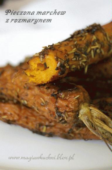 Zdjęcie - Młoda pieczona marchew z rozmarynem   - Przepisy kulinarne ze zdjęciami