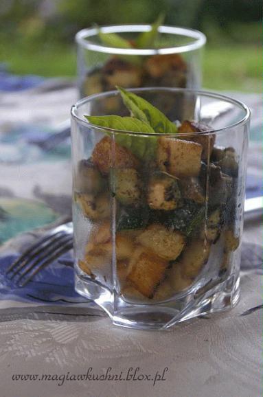 Zdjęcie - Sałatka z ziemniakami i cukinią   - Przepisy kulinarne ze zdjęciami