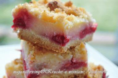 Zdjęcie - Kruche ciasto z wiśniami, budyniem i kruszonką  - Przepisy kulinarne ze zdjęciami