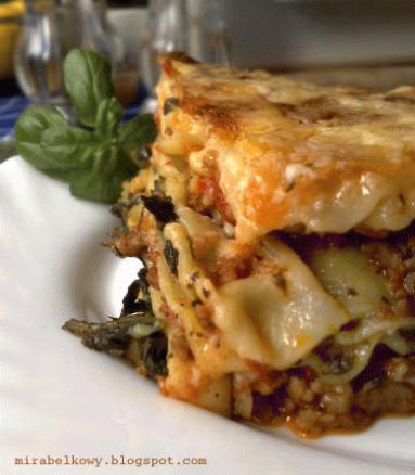 Zdjęcie - Lasagne z mięsem i szpinakiem - Przepisy kulinarne ze zdjęciami