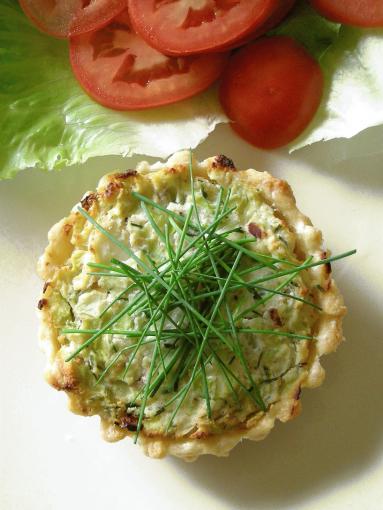 Zdjęcie - Wytrwana tarta z ricottą, kapustą i szczypiorkiem - Przepisy kulinarne ze zdjęciami