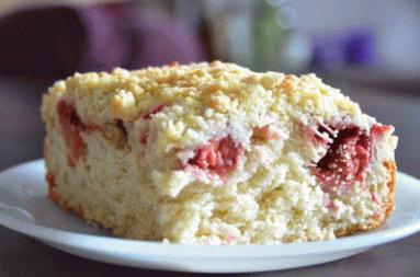 Zdjęcie - Ciasto drożdżowe z kruszonką i owocami - Przepisy kulinarne ze zdjęciami