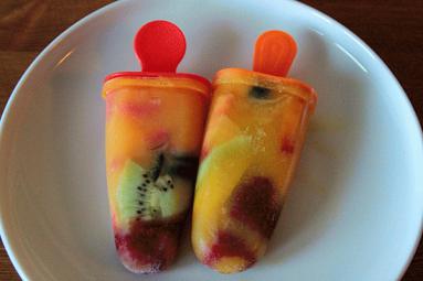 Zdjęcie - Frozen Fruit  Pops  - Przepisy kulinarne ze zdjęciami