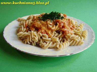 Zdjęcie - Świderki w świeżym sosie śmietankowo - pomidorowym  - Przepisy kulinarne ze zdjęciami