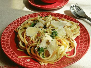 Zdjęcie - Spaghetti z kurczakiem w sosie  śmietanowym  - Przepisy kulinarne ze zdjęciami