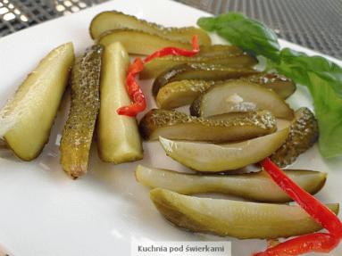 Zdjęcie - Ogórki konserwowe z czosnkiem i chilli  - Przepisy kulinarne ze zdjęciami