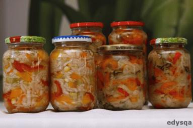 Zdjęcie - Sałatki z warzyw do słoików na  zimę  - Przepisy kulinarne ze zdjęciami