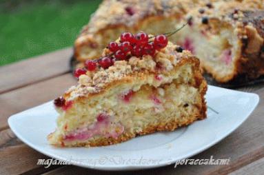 Zdjęcie - Ciasto drożdżowe z serem i porzeczkami   - Przepisy kulinarne ze zdjęciami