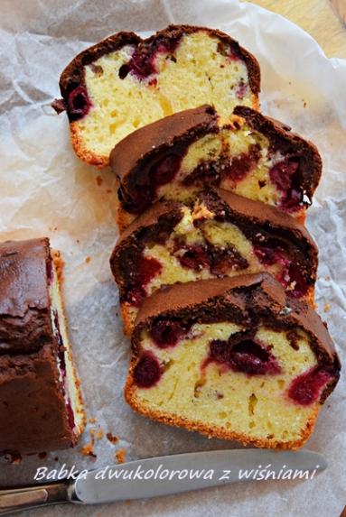 Babka dwukolorowa z wiśniami