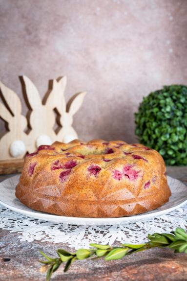 Babka pistacjowa z malinami i kataifi