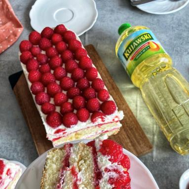 Biszkopt z malinami i mascarpone