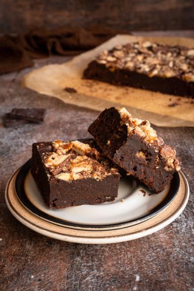 Brownie z batonikami Lion