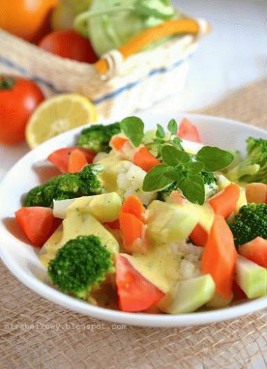 Bukiet warzyw z sosem cytrynowym